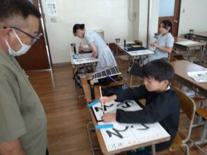 書道クラブの活動風景